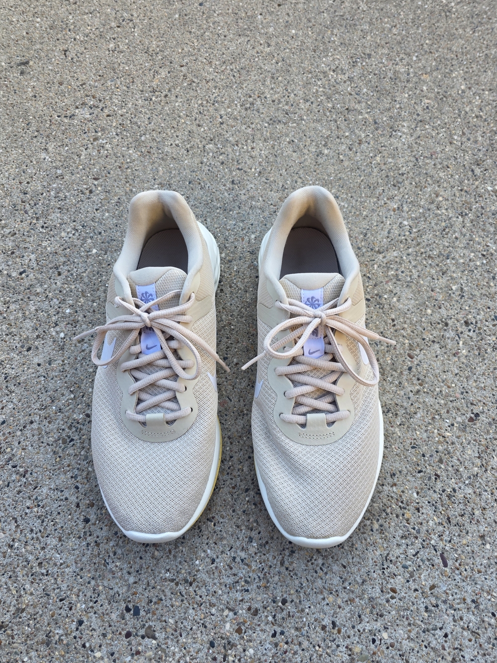 Nike Women's Beige Lightweigt Sneaker  Size 10.5 - Picture 6 of 15